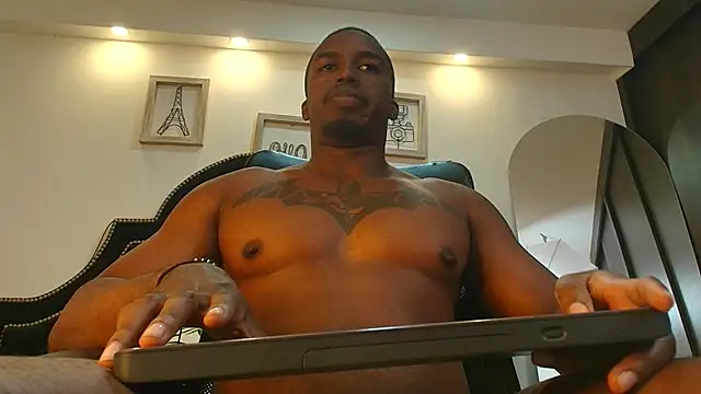 Snapshot of DenzelRios chatting on February 4, 9:10 pm DenzelRios online show from February 4, 9:10 pm