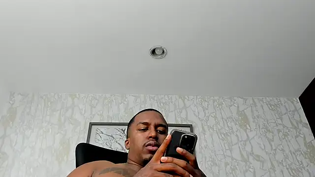 Snapshot of DenzelRios chatting on May 19, 1:21 am DenzelRios online show from May 19, 1:21 am