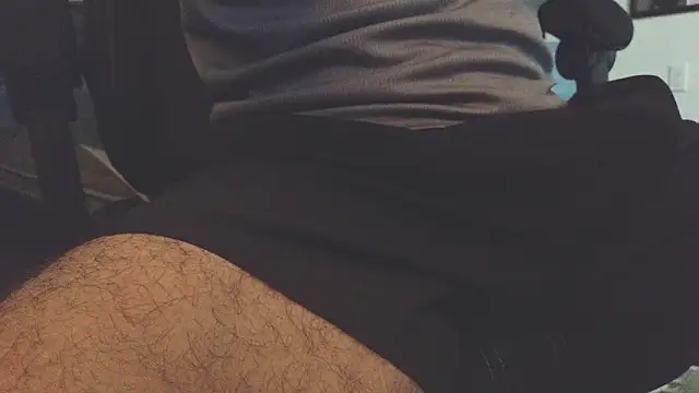 Snapshot of afterpartybtw chatting on December 2, 5:09 am afterpartybtw online show from December 2, 5:09 am