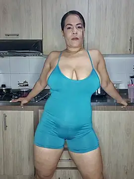 karla-bruni online show from October 28, 10:25 am