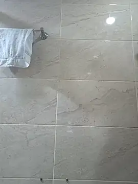 karla-bruni online show from March 1, 10:59 am