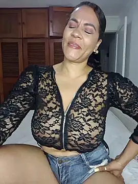 karla-bruni online show from November 14, 10:08 am