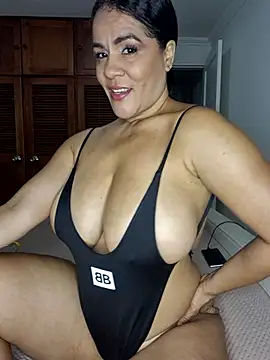 karla-bruni online show from February 18, 10:12 am