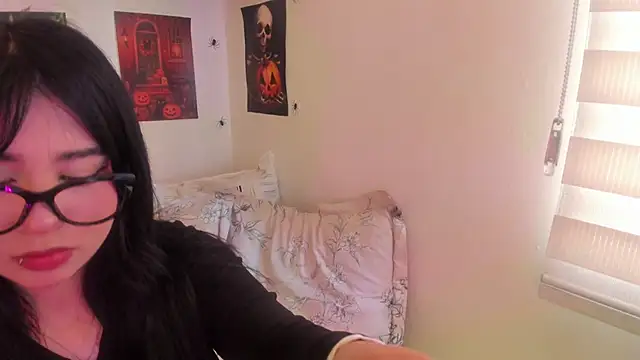 Lilith salvatoree online show from October 15, 1:52 pm