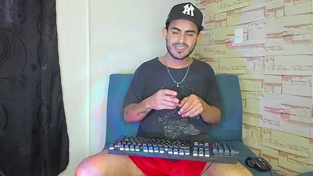 Snapshot of Master_King_Crazzy777 chatting on October 17, 9:49 pm Master King Crazzy777 online show from October 17, 9:49 pm