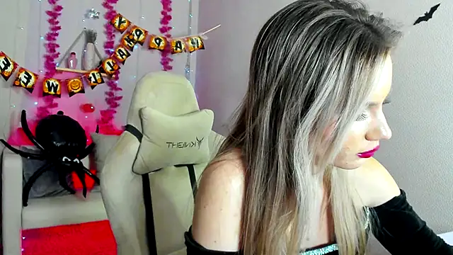  BellaClark online show from November 2, 8:58 pm