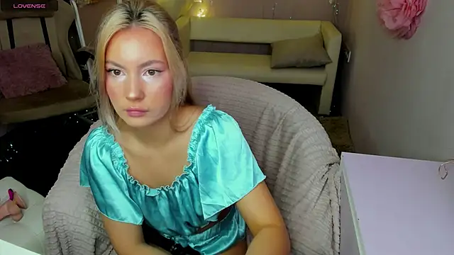  BellaClark online show from May 3, 8:34 pm