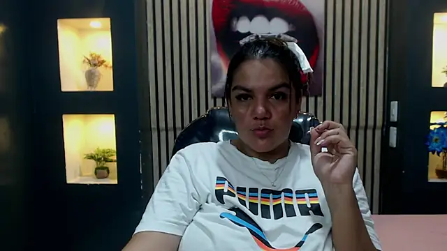 Snapshot of ruby_jimenez19 chatting on October 19, 9:39 pm ruby jimenez19 online show from October 19, 9:39 pm