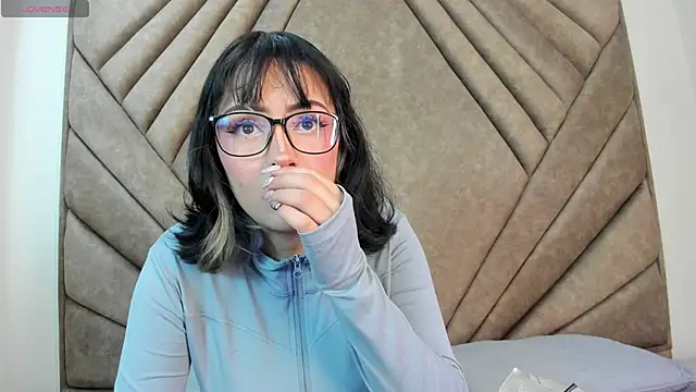 Mythical Girl online show from October 16, 7:33 pm