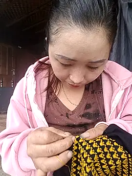 Snapshot of miemie-xx chatting on October 8, 2:02 am miemie-xx online show from October 8, 2:02 am