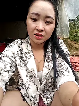 Snapshot of miemie-xx chatting on October 14, 2:01 am miemie-xx online show from October 14, 2:01 am