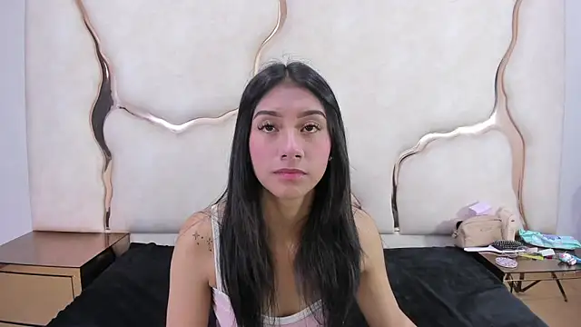 Mia clark18 online show from December 4, 6:18 pm