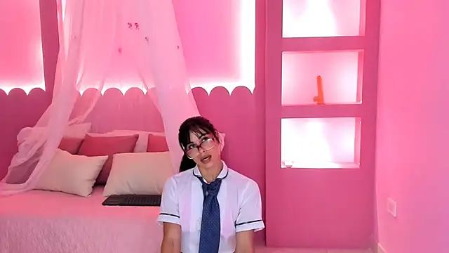 Snapshot of Elena_Kink chatting on November 11, 6:03 pm Elena Kink online show from November 11, 6:03 pm