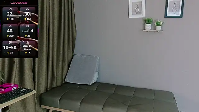 ZahraMilf online show from February 2, 8:19 pm