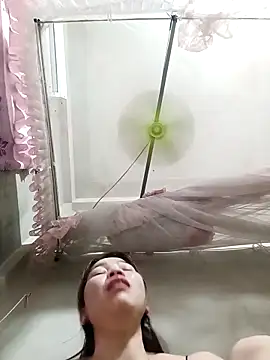 ladzy sexy online show from April 10, 7:10 pm