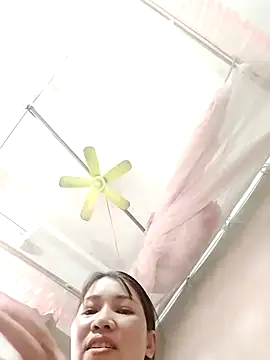 Snapshot of ladzy_sexy chatting on November 20, 5:19 am ladzy sexy online show from November 20, 5:19 am