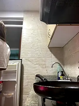 Snapshot of SiaraRealist chatting on November 8, 7:50 pm SiaraRealist online show from November 8, 7:50 pm