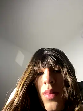 Snapshot of SiaraRealist chatting on November 15, 8:24 pm SiaraRealist online show from November 15, 8:24 pm