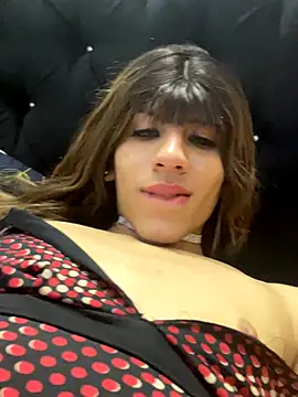 Snapshot of SiaraRealist chatting on December 1, 6:14 am SiaraRealist online show from December 1, 6:14 am