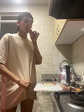 Snapshot of SiaraRealist chatting on November 4, 8:12 pm SiaraRealist online show from November 4, 8:12 pm