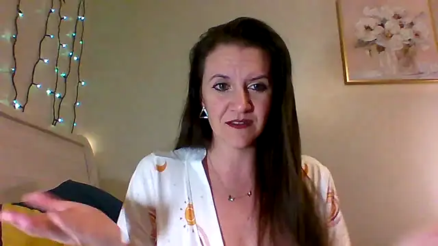 easy briezy online show from November 5, 2:14 am