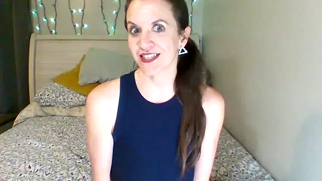 easy briezy online show from March 24, 2:11 am