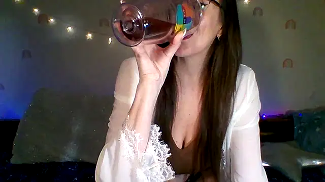 easy briezy online show from February 11, 6:35 am