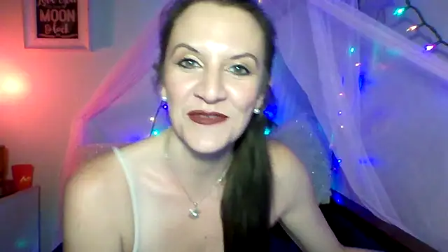 Snapshot of easy_briezy chatting on December 18, 5:12 am easy briezy online show from December 18, 5:12 am