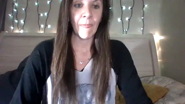 easy briezy online show from November 7, 9:36 am