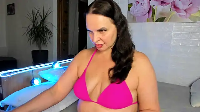 Snapshot of MIRAA_LUV chatting on July 14, 5:19 pm MIRAA LUV online show from July 14, 5:19 pm