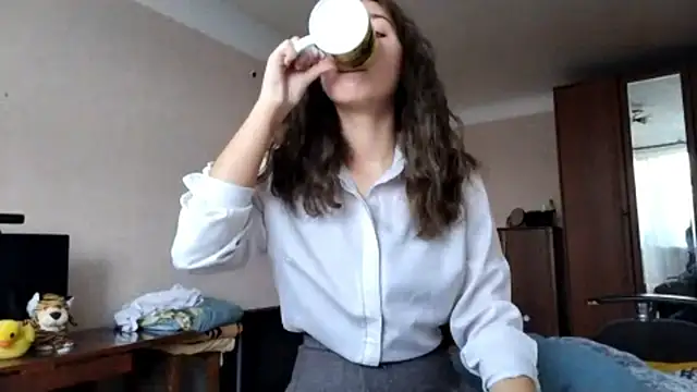 Snapshot of MiaLovelyOne chatting on October 7, 8:15 am MiaLovelyOne online show from October 7, 8:15 am