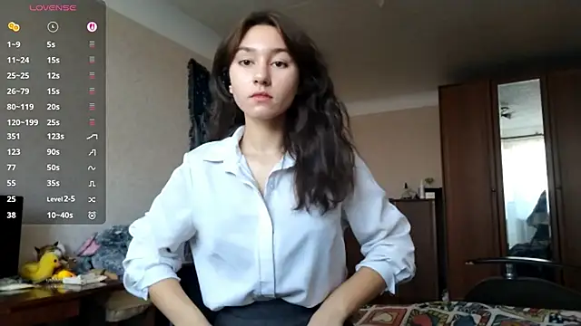 Snapshot of MiaLovelyOne chatting on November 9, 9:24 am MiaLovelyOne online show from November 9, 9:24 am