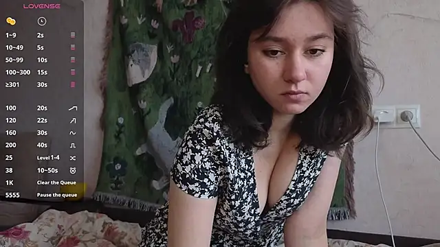 Snapshot of MiaLovelyOne chatting on May 27, 8:32 am MiaLovelyOne online show from May 27, 8:32 am