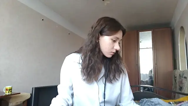 Snapshot of MiaLovelyOne chatting on October 23, 9:19 am MiaLovelyOne online show from October 23, 9:19 am