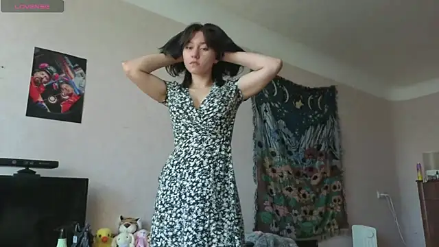 Snapshot of MiaLovelyOne chatting on June 9, 6:25 am MiaLovelyOne online show from June 9, 6:25 am