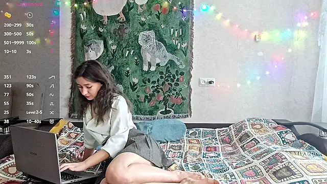 MiaLovelyOne online show from February 14, 9:20 am