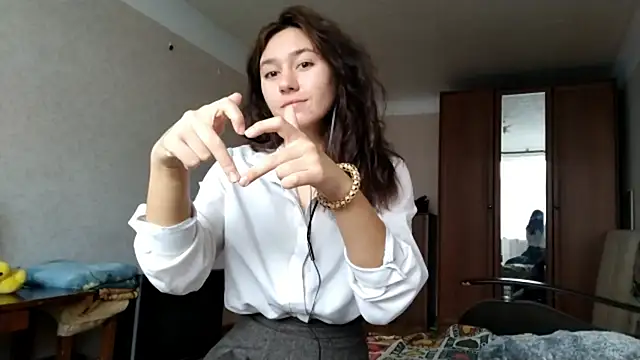 Snapshot of MiaLovelyOne chatting on October 18, 7:21 am MiaLovelyOne online show from October 18, 7:21 am