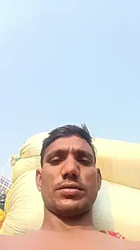 Snapshot of BiggerDickGuy chatting on November 21, 4:22 am BiggerDickGuy online show from November 21, 4:22 am