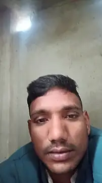 Snapshot of BiggerDickGuy chatting on December 18, 3:00 am BiggerDickGuy online show from December 18, 3:00 am