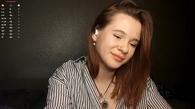 Snapshot of QuiveredFrown chatting on November 27, 4:18 pm QuiveredFrown online show from November 27, 4:18 pm