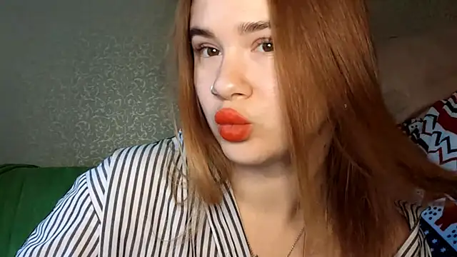 Snapshot of QuiveredFrown chatting on October 11, 11:44 am QuiveredFrown online show from October 11, 11:44 am