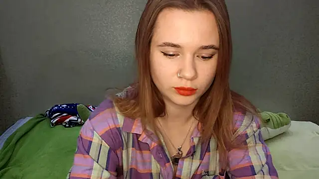 Snapshot of QuiveredFrown chatting on October 17, 11:01 am QuiveredFrown online show from October 17, 11:01 am