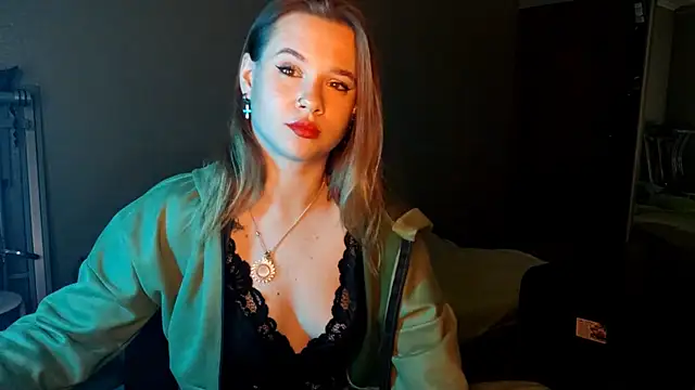 Snapshot of QuiveredFrown chatting on October 21, 12:26 pm QuiveredFrown online show from October 21, 12:26 pm