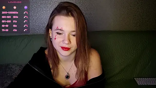 Snapshot of QuiveredFrown chatting on October 31, 12:13 pm QuiveredFrown online show from October 31, 12:13 pm