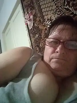 Snapshot of MilaCold5443 chatting on May 21, 7:33 pm MilaCold5443 online show from May 21, 7:33 pm