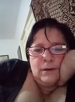 Snapshot of MilaCold5443 chatting on February 3, 6:22 am MilaCold5443 online show from February 3, 6:22 am