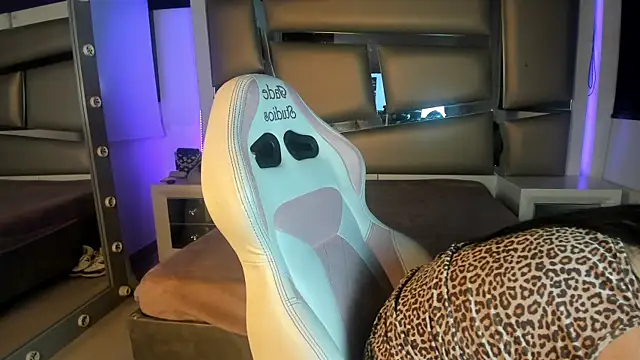 Snapshot of Violeta_js chatting on December 3, 4:13 am Violeta js online show from December 3, 4:13 am