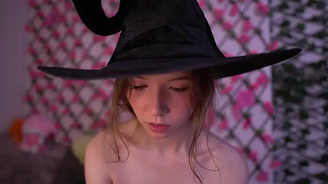 Petite Polly online show from October 28, 6:07 pm