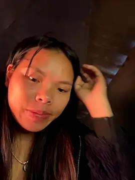 hello-cute online show from December 1, 1:17 am