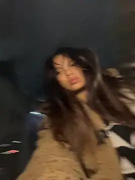 hello-cute online show from November 26, 7:41 am